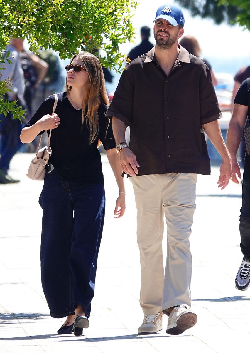 Gerard Piqué was seen enjoying a romantic getaway in Venice, Italy, with his girlfriend Clara Chia Marti.