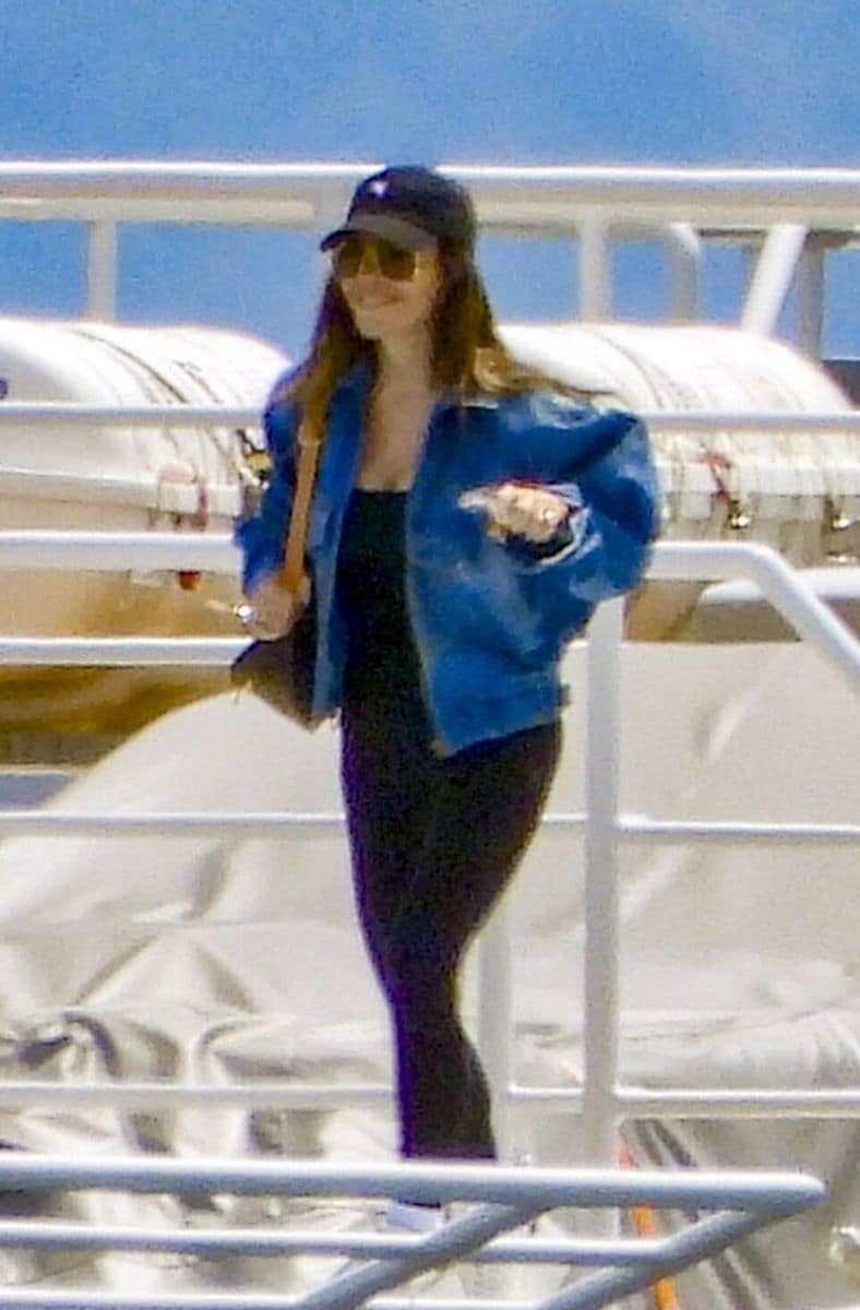 Lauren Sanchez boarded the helicopter looking very comfortable.