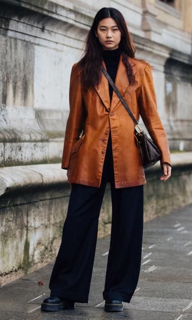 Outfit oversized en marron y negro
