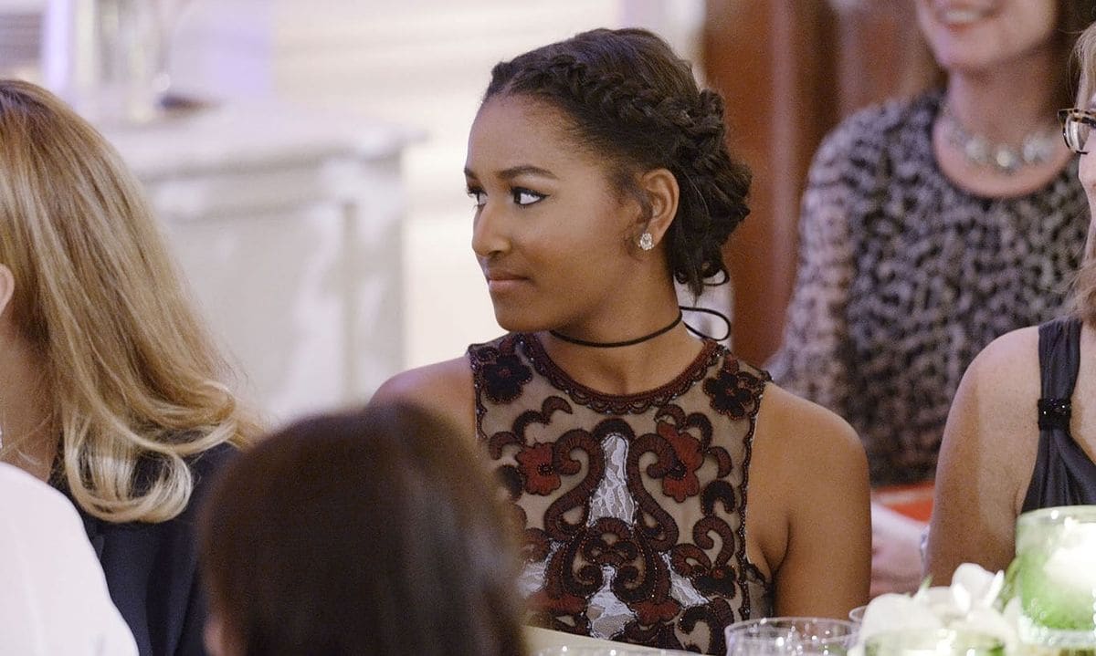 March 2016: Style of her own! Sasha Obama rocked a edgy but classy look during her first appearance at the State Dinner.
<br>
Photo: Getty Images