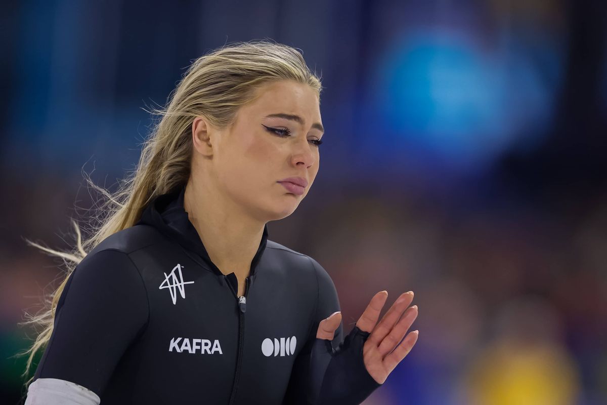 Heerenveen, Netherlands - December 26: Jutta Leerdam of the Netherlands looks dejected competing on the Women's 500m on Day 1 of the Dutch Speed Skating Olympic Qualifiers at Thialf on December 26, 2025 in Heerenveen, Netherlands. (Photo by Henk Jan Dijks/Marcel ter Bals/DeFodi Images/DeFodi via Getty Images)