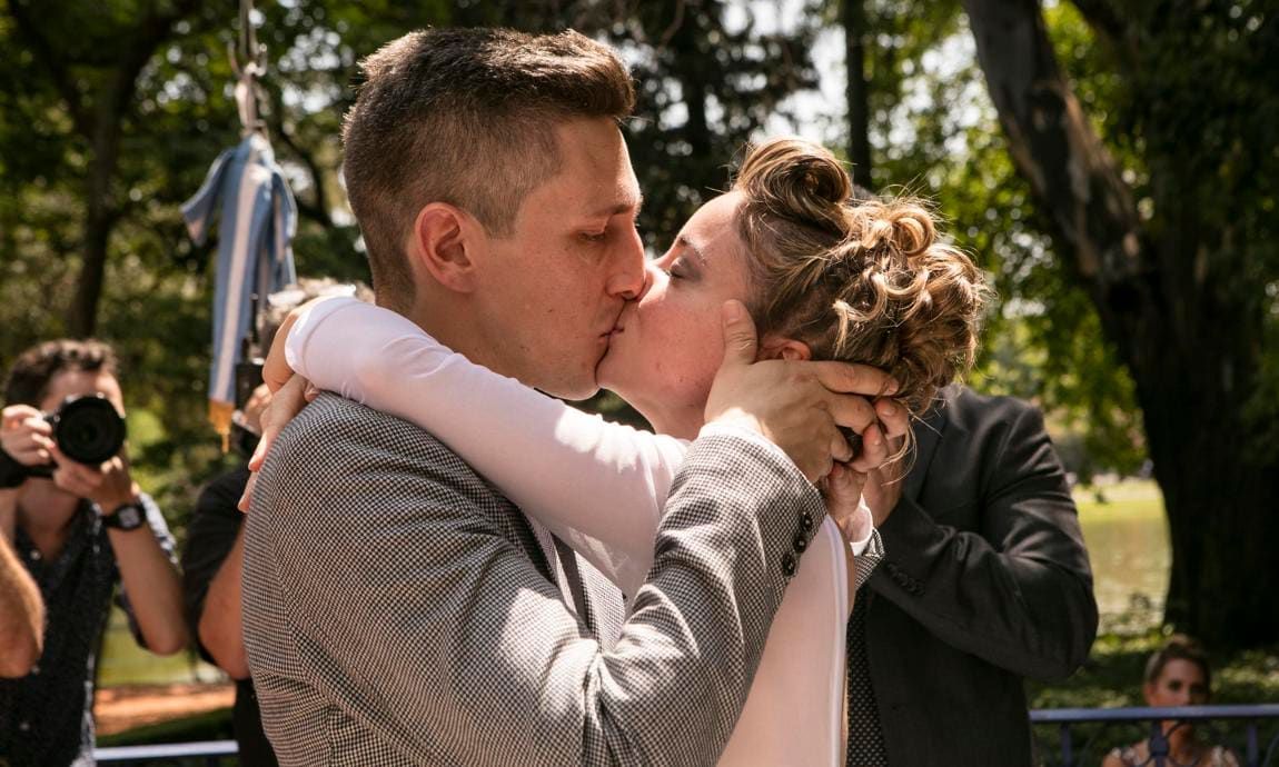 Couples Marry At Rosedal de Palermo On Valentine's Day