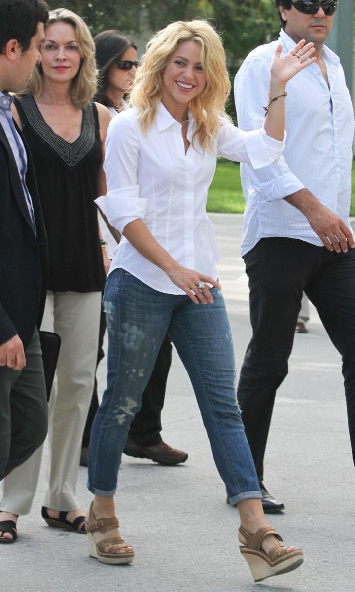 Shakira Attends Pies Descalzos Press Conference