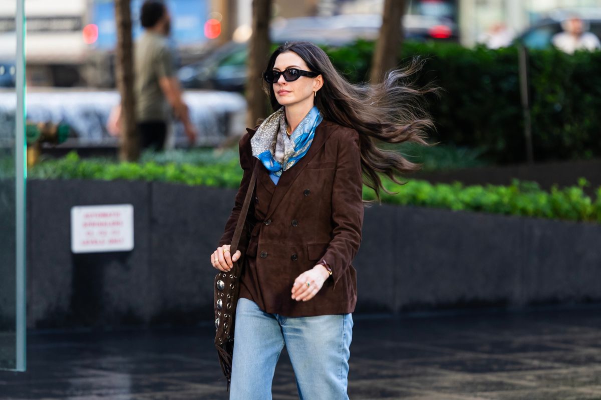 NEW YORK, NEW YORK - JULY 25: Anne Hathaway is seen filming 'The Devil Wears Prada 2' in Midtown on July 25, 2025 in New York City. (Photo by TheStewartofNY/GC Images)