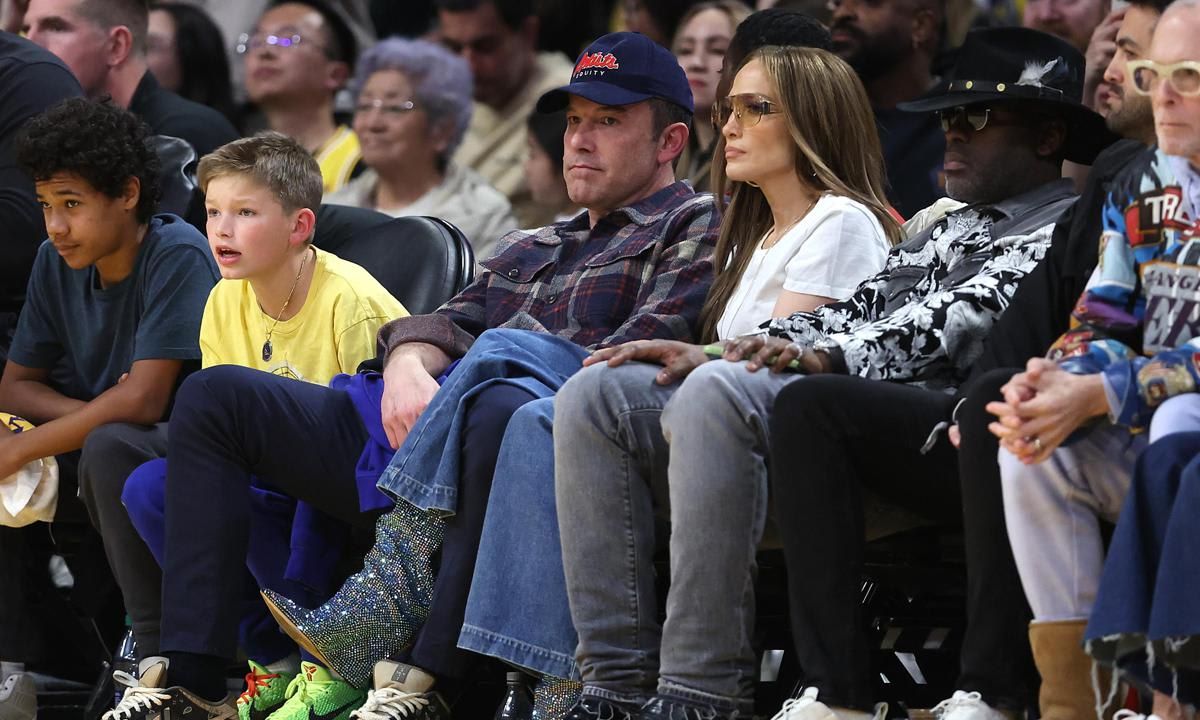 Golden State Warriors v Los Angeles Lakers