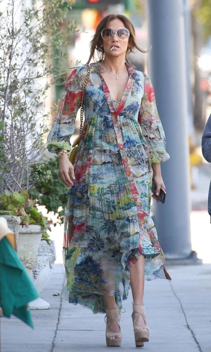 Jennifer Lopez and Daughter Emme Enjoy a Lollipop while Shopping for Furniture