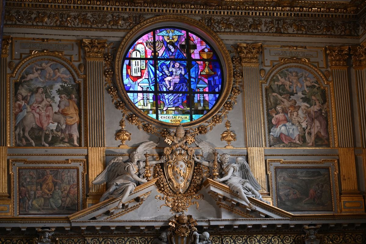 A picture shows details inside Saint Mary Major basilica 