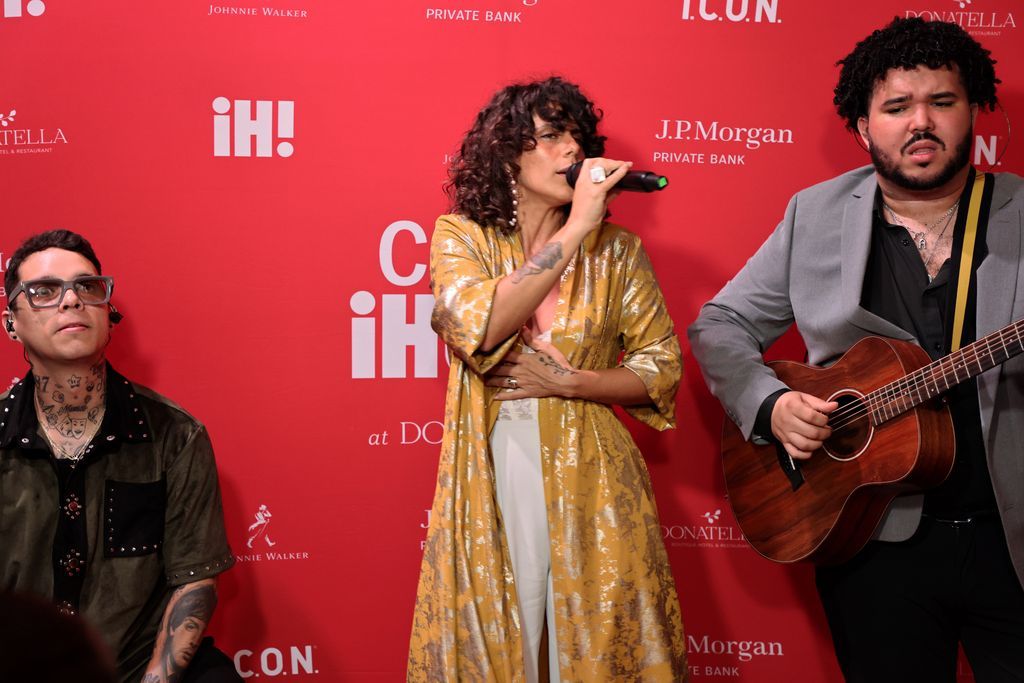 The singer presented her songs "Tiempo" and "Kintsugi", where she demonstrated her vocal ability to imitate the sound of a trumpet.