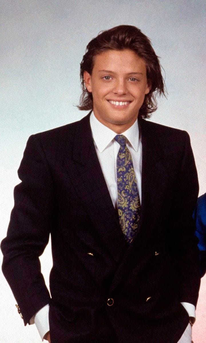 Eros Ramazzotti and Luis Miguel posing
