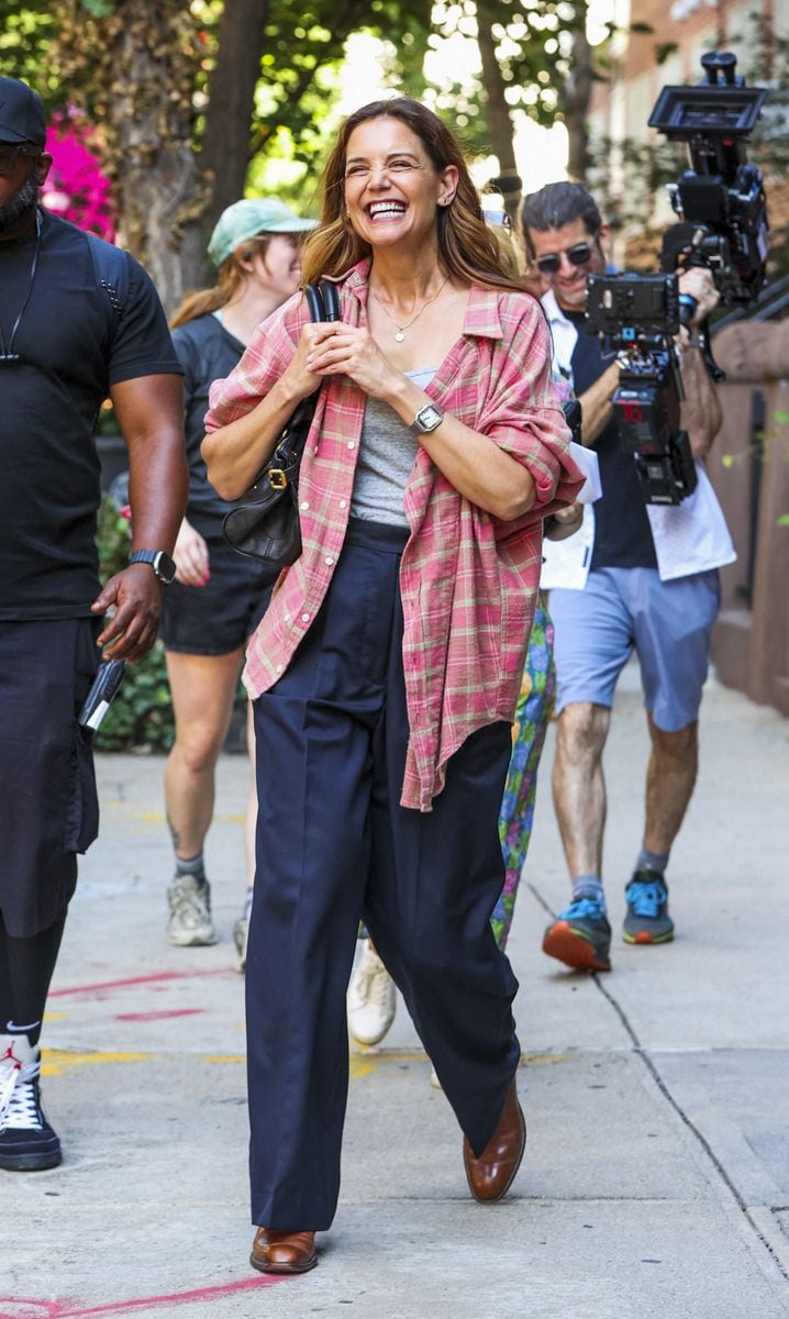 Katie Holmes and Joshua Jackson, the beloved duo from Dawson's Creek, have reunited on set in New York City for Holmes upcoming film