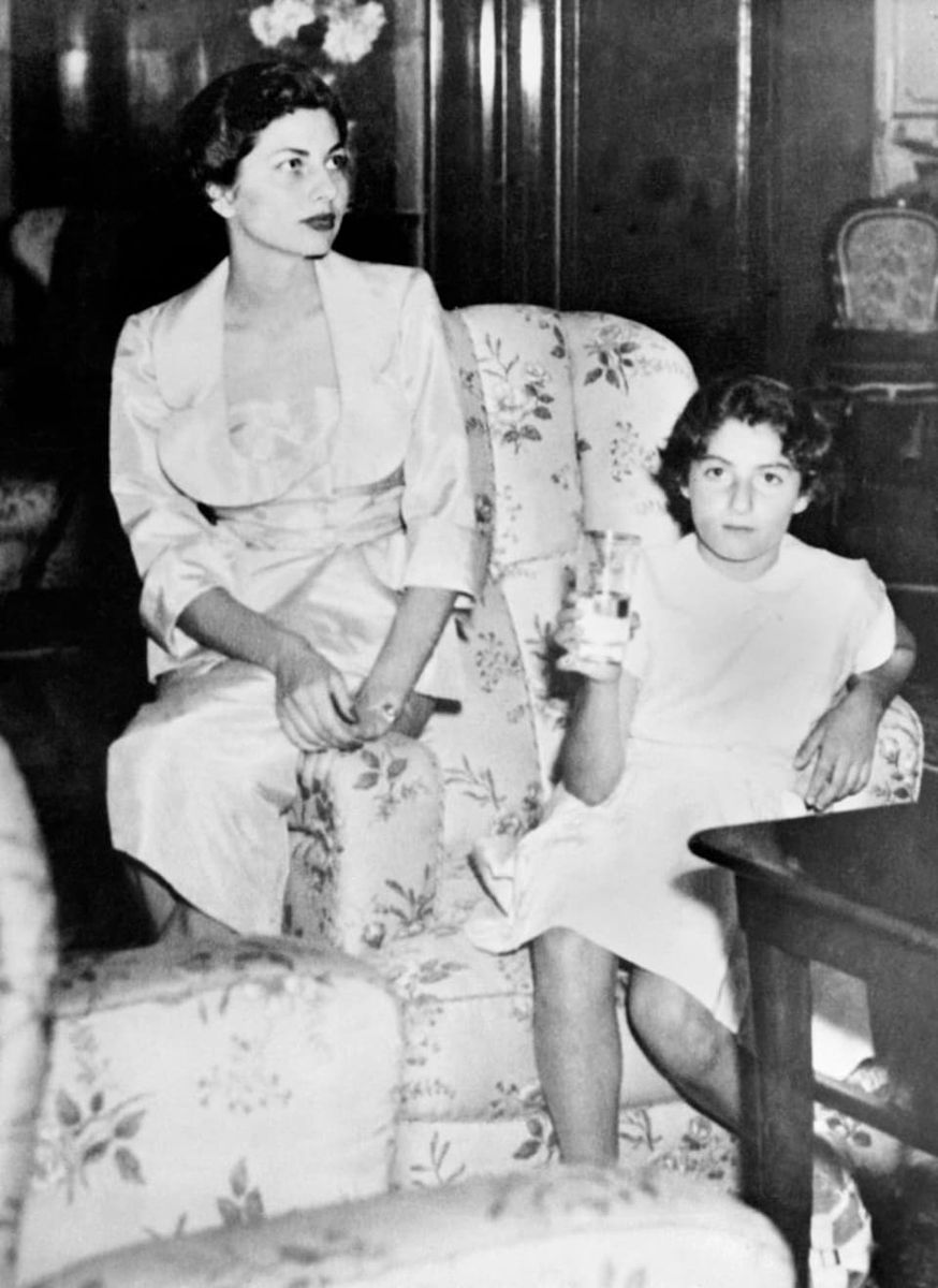 Api Shahnaz Shahnaz Pahlavi: Iran’s “forgotten” princess who chose silence