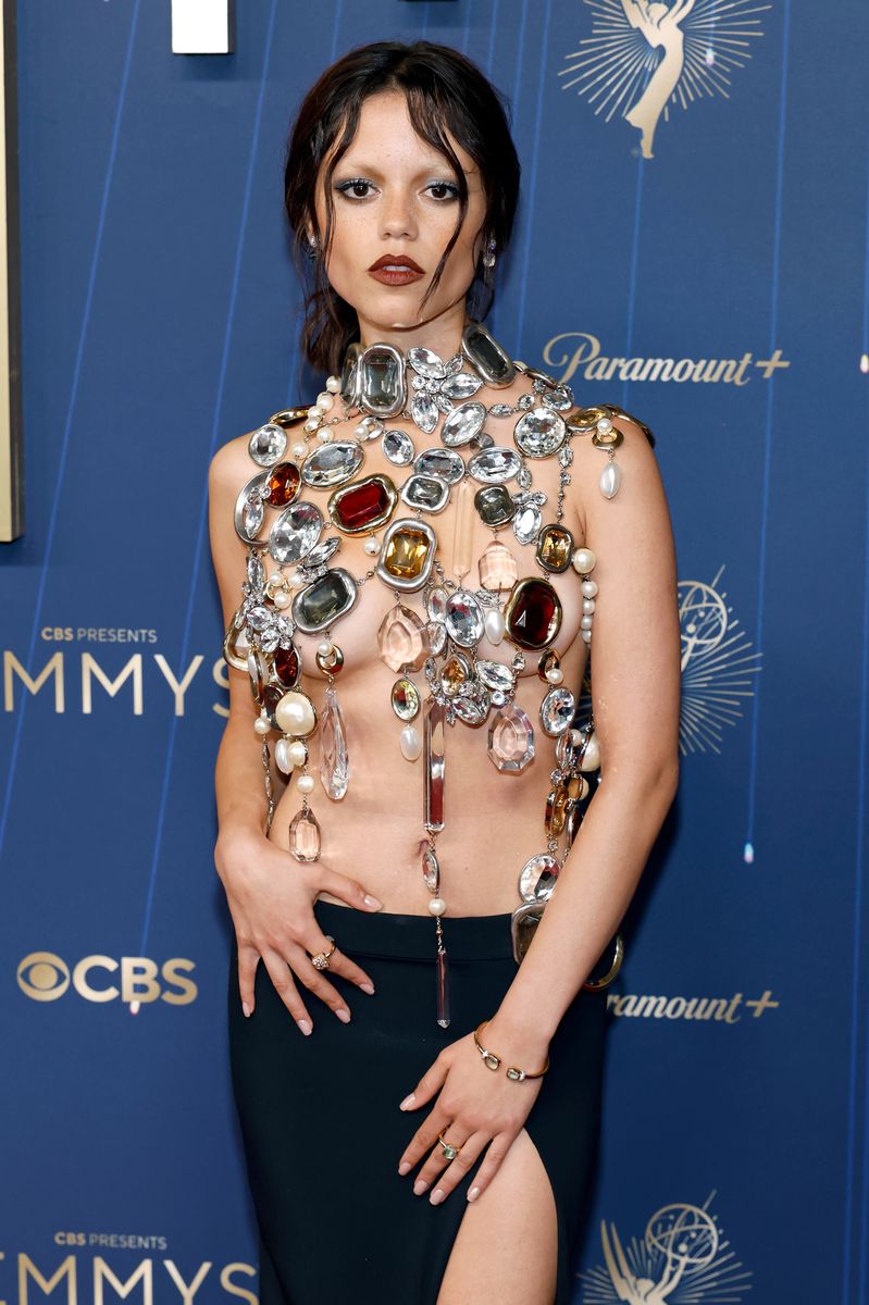 Jenna Ortega turned heads at the 77th Primetime Emmy Awards with a bold and glamorous nod to 1992’s cult classic 'Death Becomes Her.' 