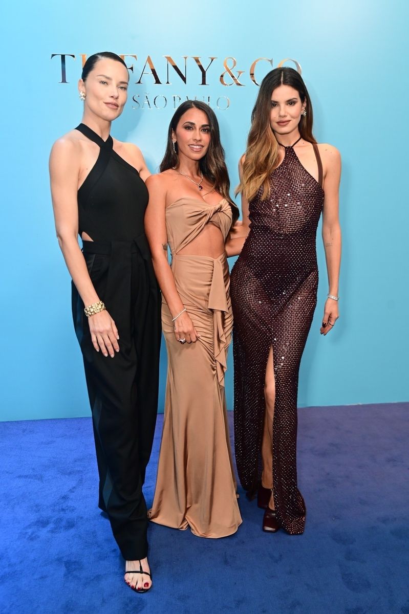Roccuzzo was joined by Adriana Lima and Camila Queiroz at the Tiffany & Co store in Brazil