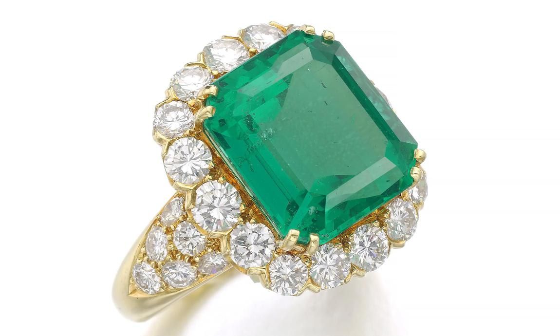 VAN CLEEF & ARPELS, EMERALD AND DIAMOND RING. ESTIMATE: CHF 50,000–80,000
