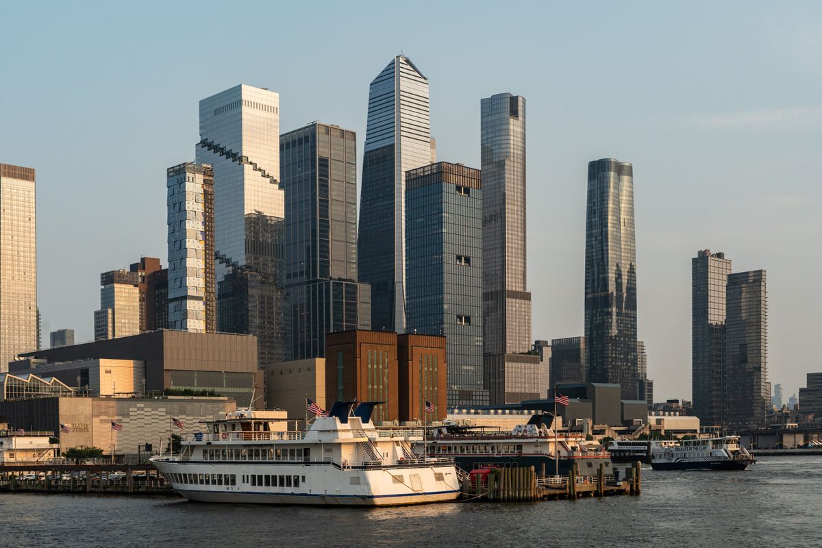 Cruise the Hudson With Dinner and Views