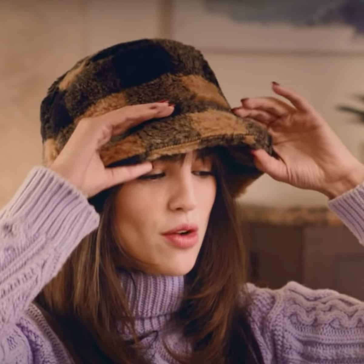 Eiza González shows what's inside her handbag and asks Gloria Trevi to do the same