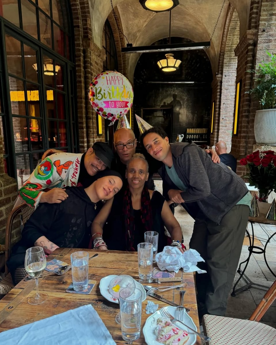 Airyn De Niro with her mom Toukie Smith
