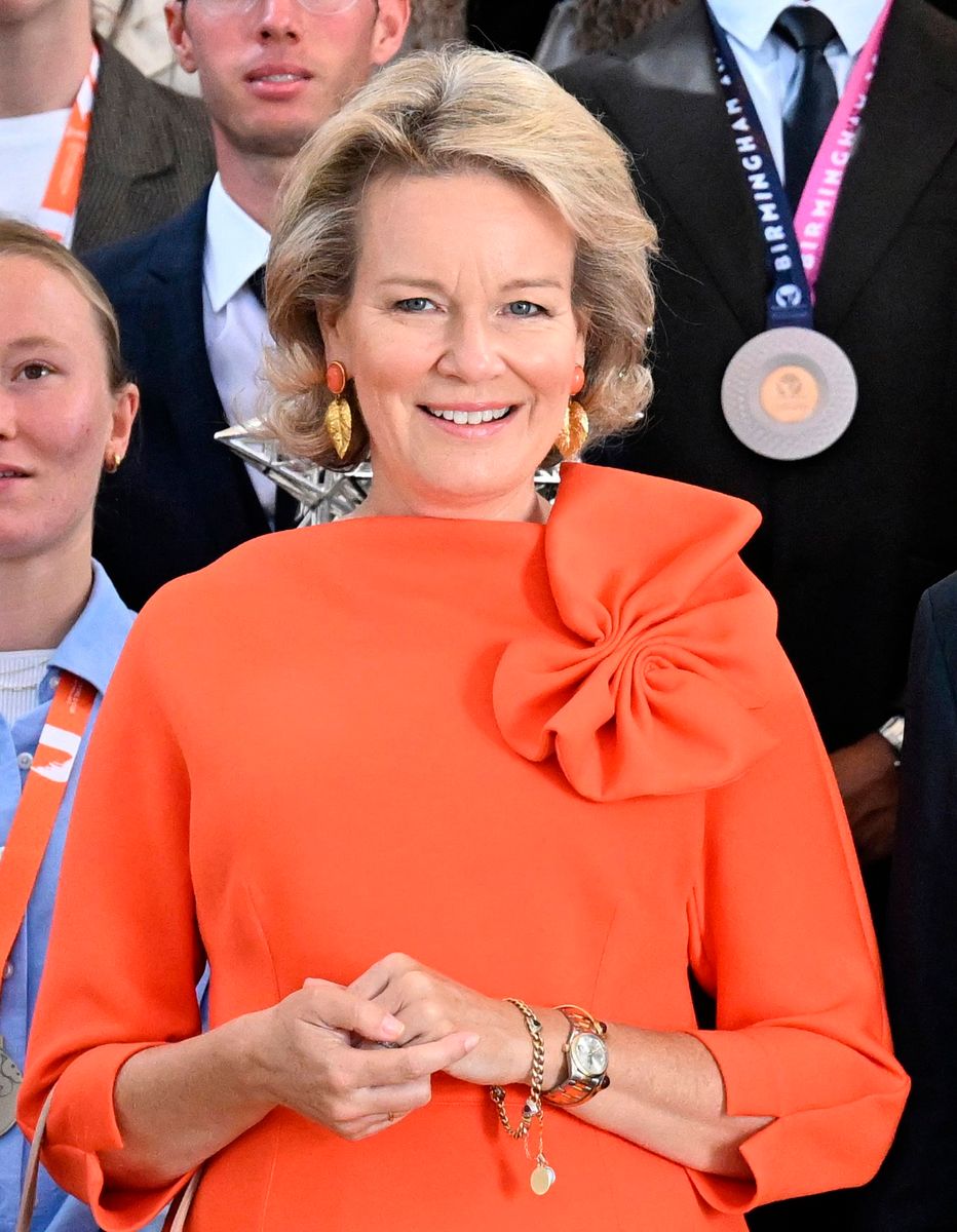 Queen Mathilde brought a bright burst of color to Laeken Castle on October 6, choosing an orange dress with a detail that made the look especially memorable.