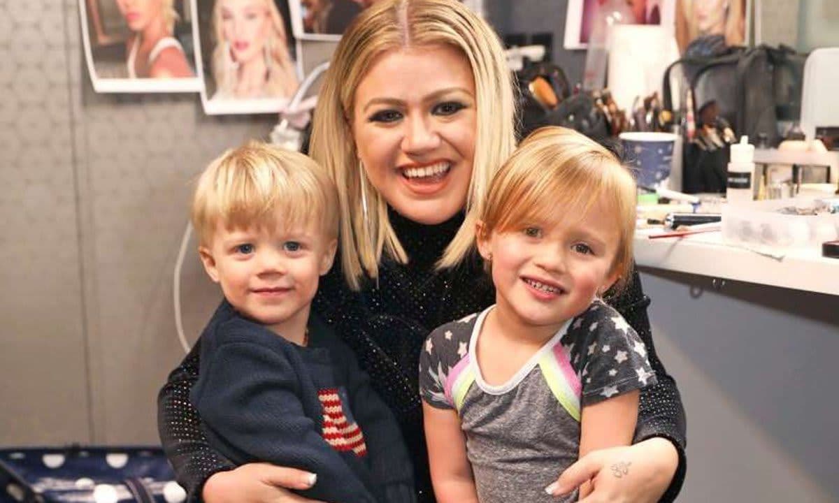 Kelly Clarkson and her kids Remington and River