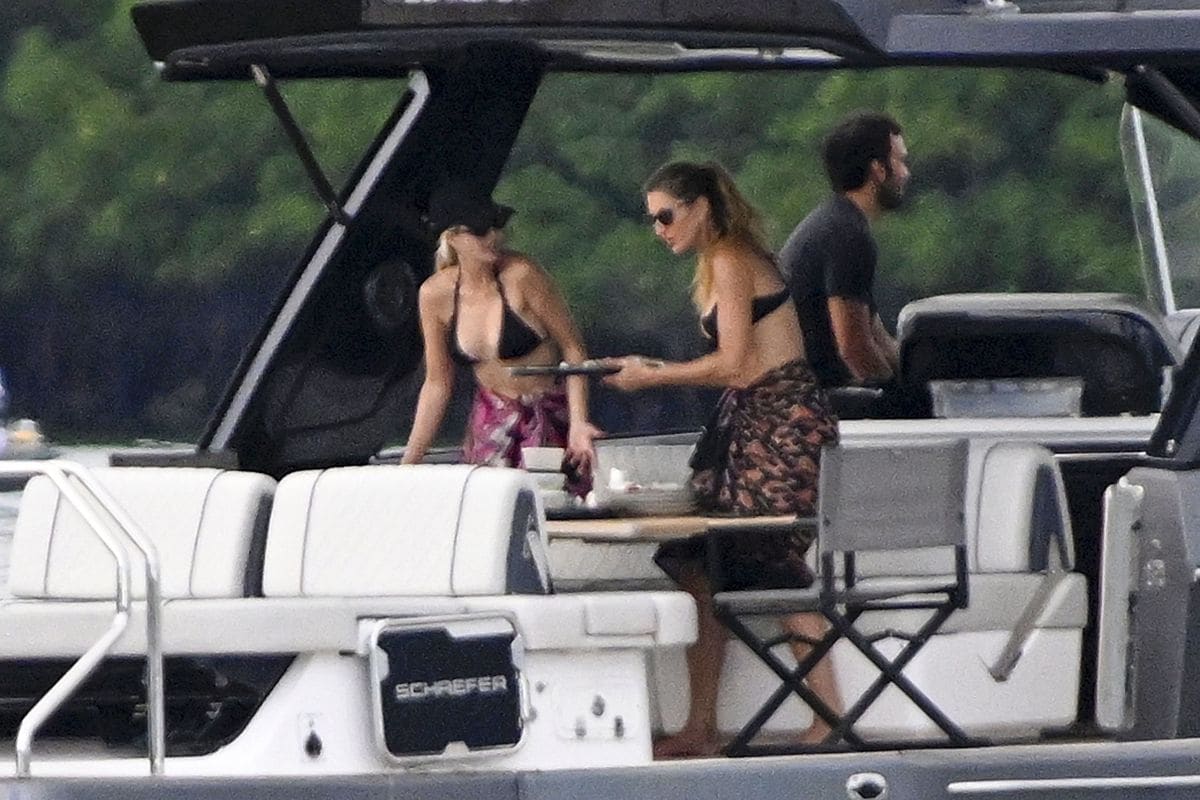 Ivanka joined her friends aboard their yacht, with all of them spending the day together under the sun