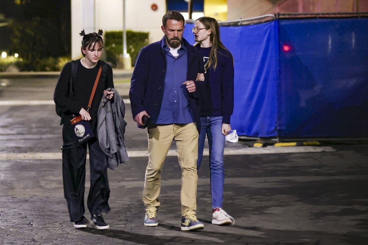 Ben Affleck takes a walk with Fin and Violet Affleck