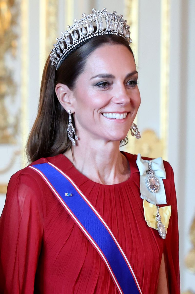 Kate Middleton debuts Indian ruby tiara at state banquet in sparkling ...
