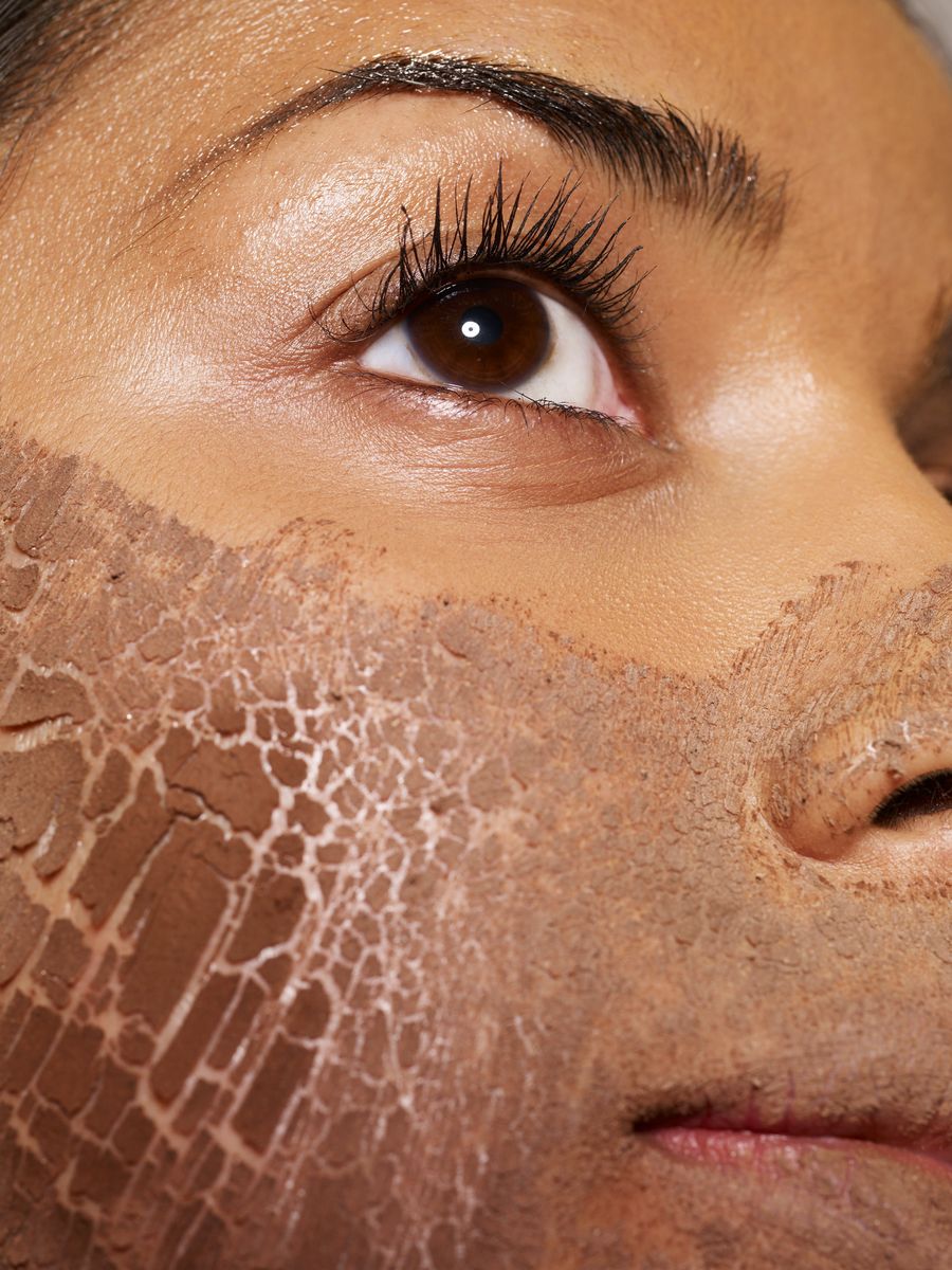 Some even suggest that egg whites can help reduce pore size and improve skin elasticity. 