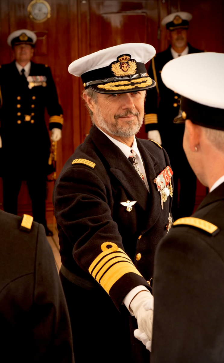The King returned to familiar territory for the special engagement, reflecting his decades-long connection to Denmark’s Armed Forces.