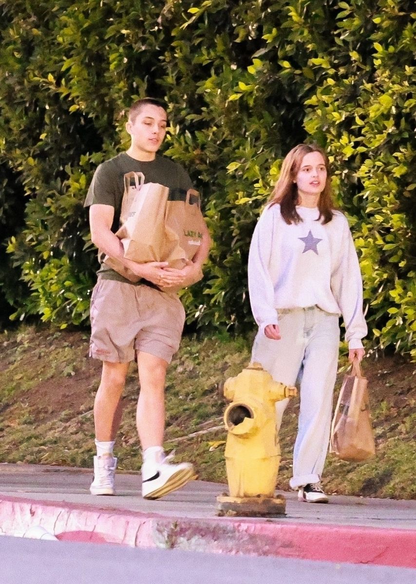 Knox and Vivienne Jolie Pitt latest outing together in LA: The twins ...