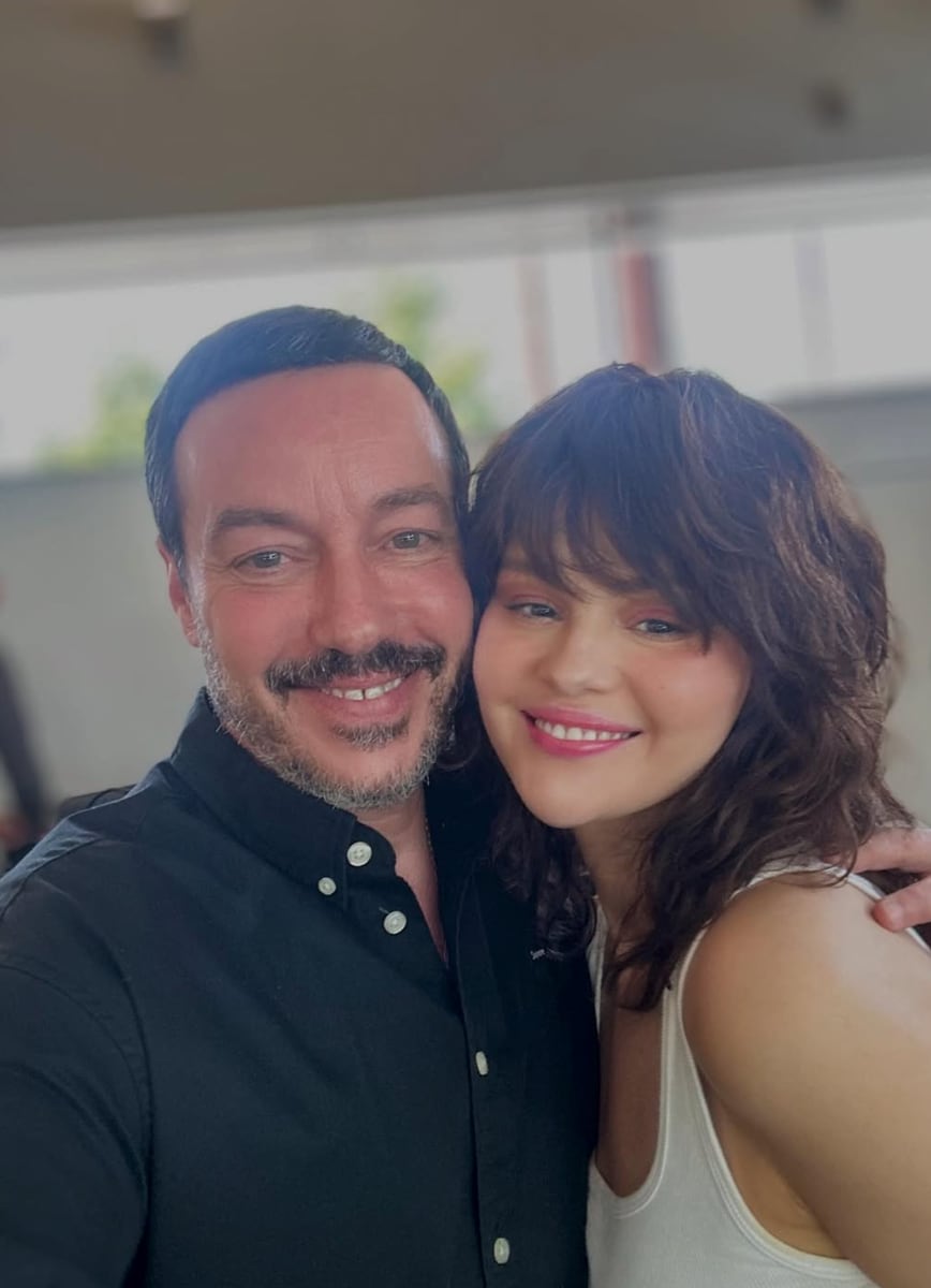 Selena's hair transformation was created by celebrity stylist Orlando Pita