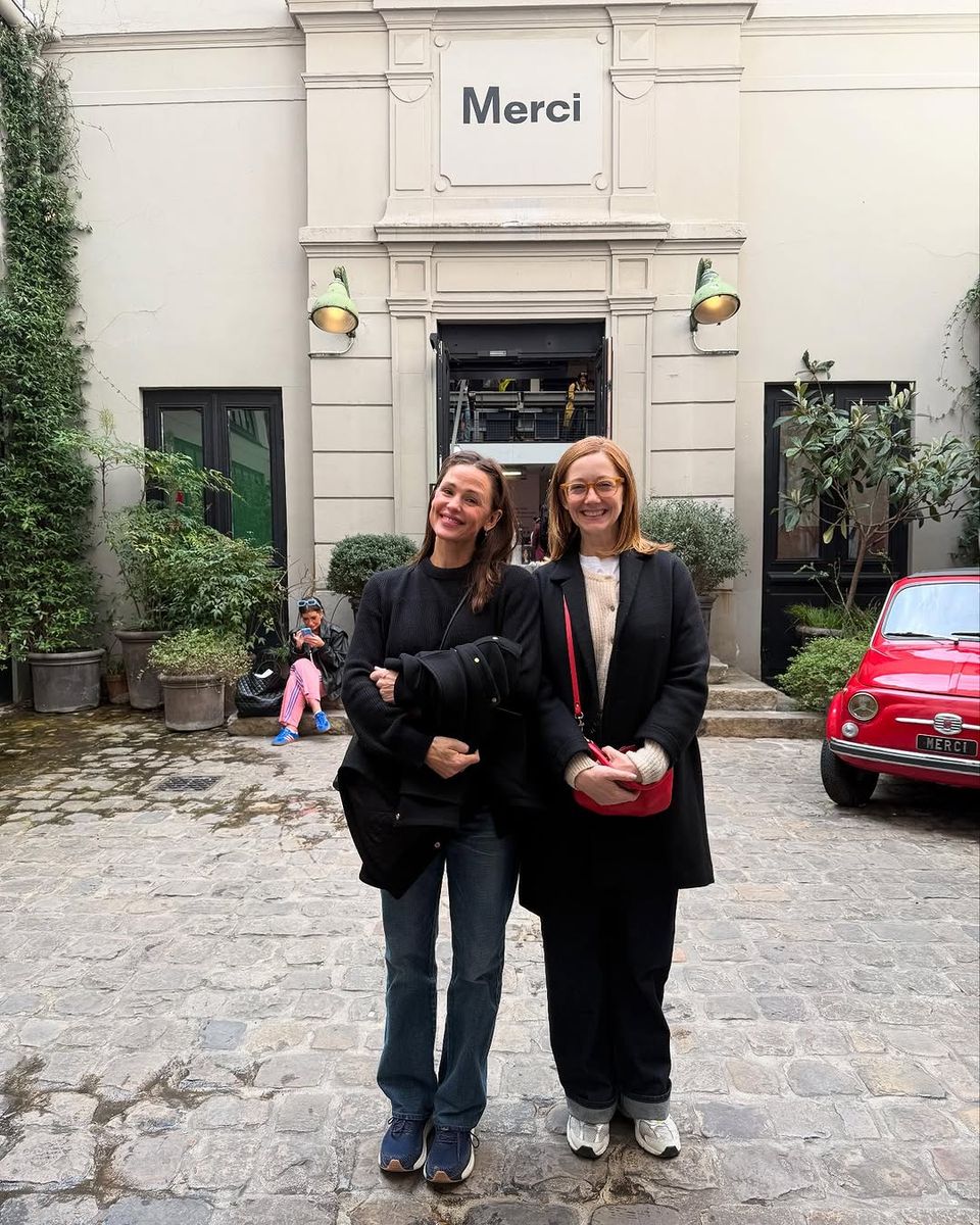 Jennifer Garner and Judy Greer in Paris