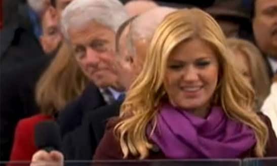 Kelly Clarkson got photo bombed by Bill after she performed at Obama's inauguration