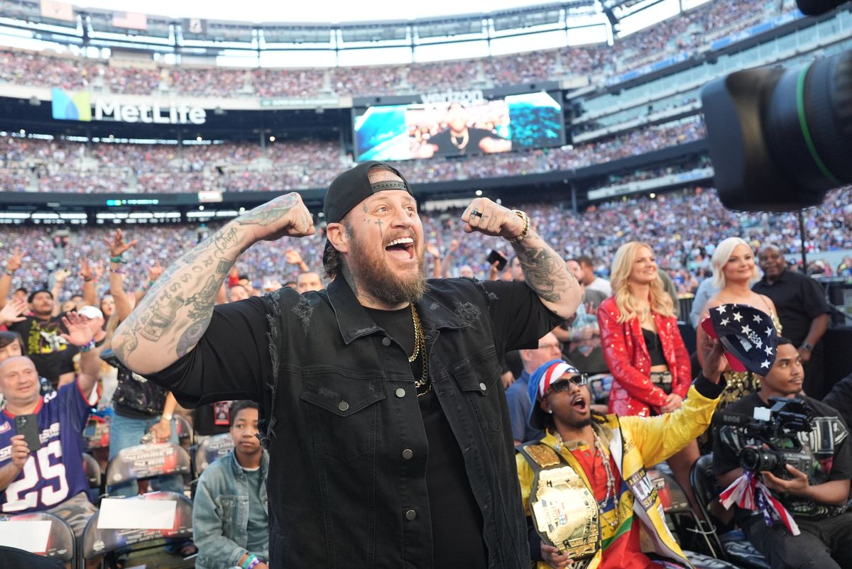 Jelly Roll celebrates 200-pound weight loss, aims to drop 50 more