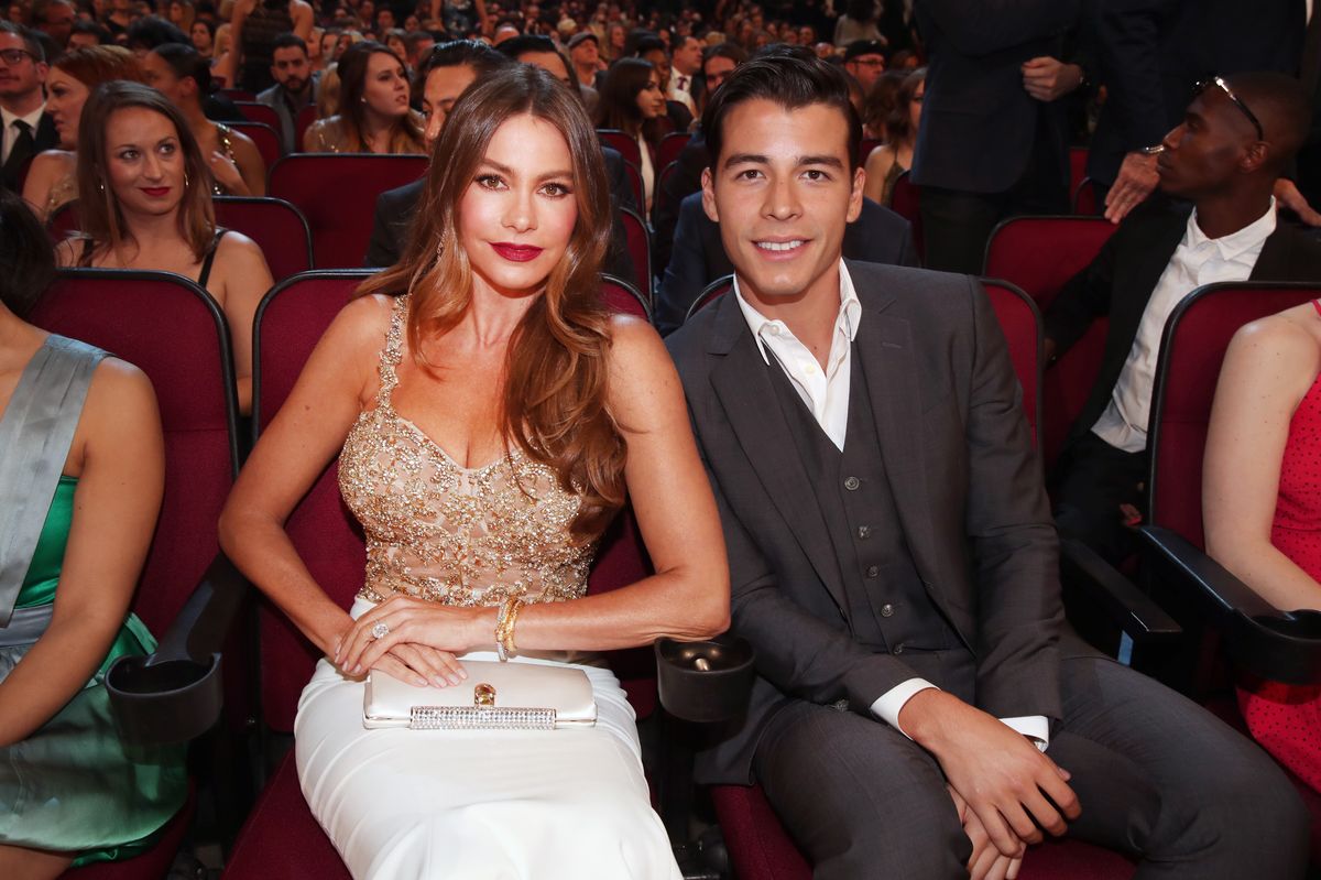 Actress Sofia Vergara and Manolo Gonzalez-Ripoll Vergara attend the People's Choice Awards 2017 