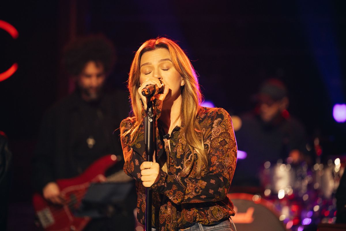 Kelly Clarkson is known for performing various covers on her show