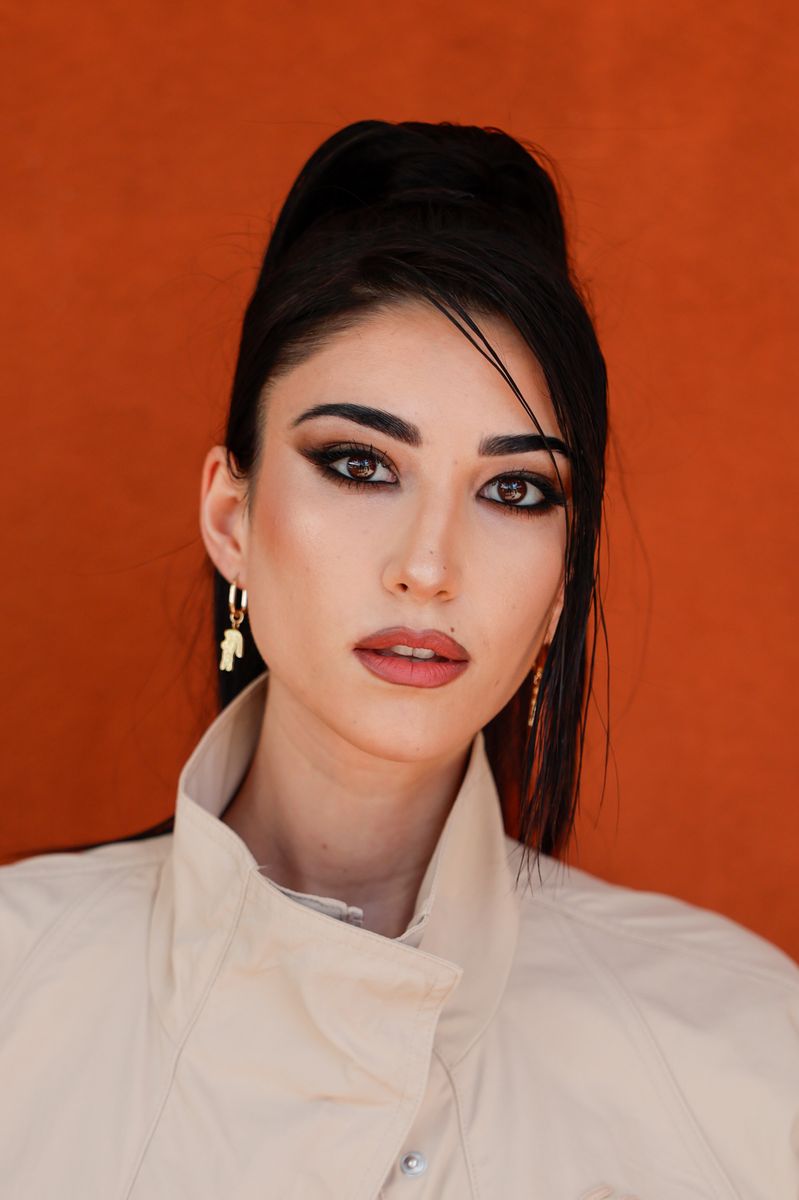 Pinterest data shows searches for "smoky eyes makeup" skyrocketing by an impressive 1,522%