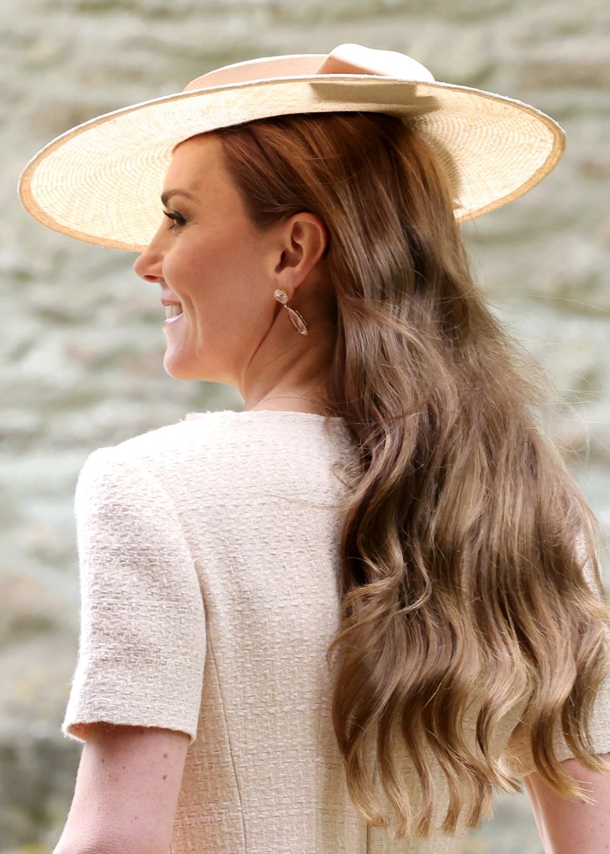 Kate Middleton finished the look with her signature long, softly waved hair, adding a touch of effortless glamour to the polished ensemble.