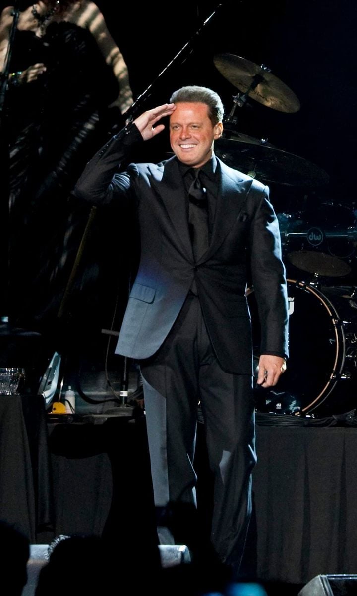 Mexican singer Luis Miguel performs duri