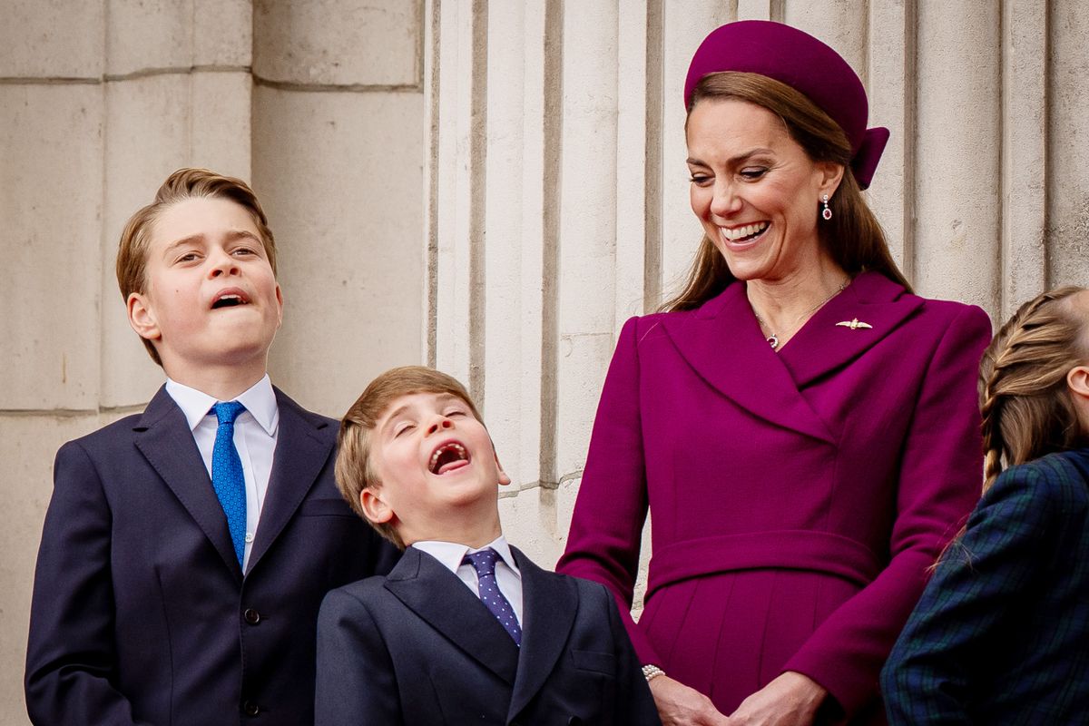 LONDON, ENGLAND - MAY 5: (left to right) Prince George, the Princess of Wales, Prince Louis and Princess Charlotte on the balcony of Buckingham Palace, London, to view the fly past featuring the Royal Air Force's Red Arrows and current and historic military aircraft, at the end of the military procession marking the 80th anniversary of VE Day, and in honour of those who served during the Second World War, on May 5, 2025 in London, England. Around 1300 members of the armed forces, including the Royal Navy, the Royal Marines, the British Army and the Royal Air Force, along with Commonwealth nations, Ukraine, and Nato allies are taking part in the military procession for Victory in Europe Day, which is celebrated each year on May 8, marking the day the Allies formally accepted Germany's surrender in 1945. (Photo by Aaron Chown - WPA Pool/Getty Images)