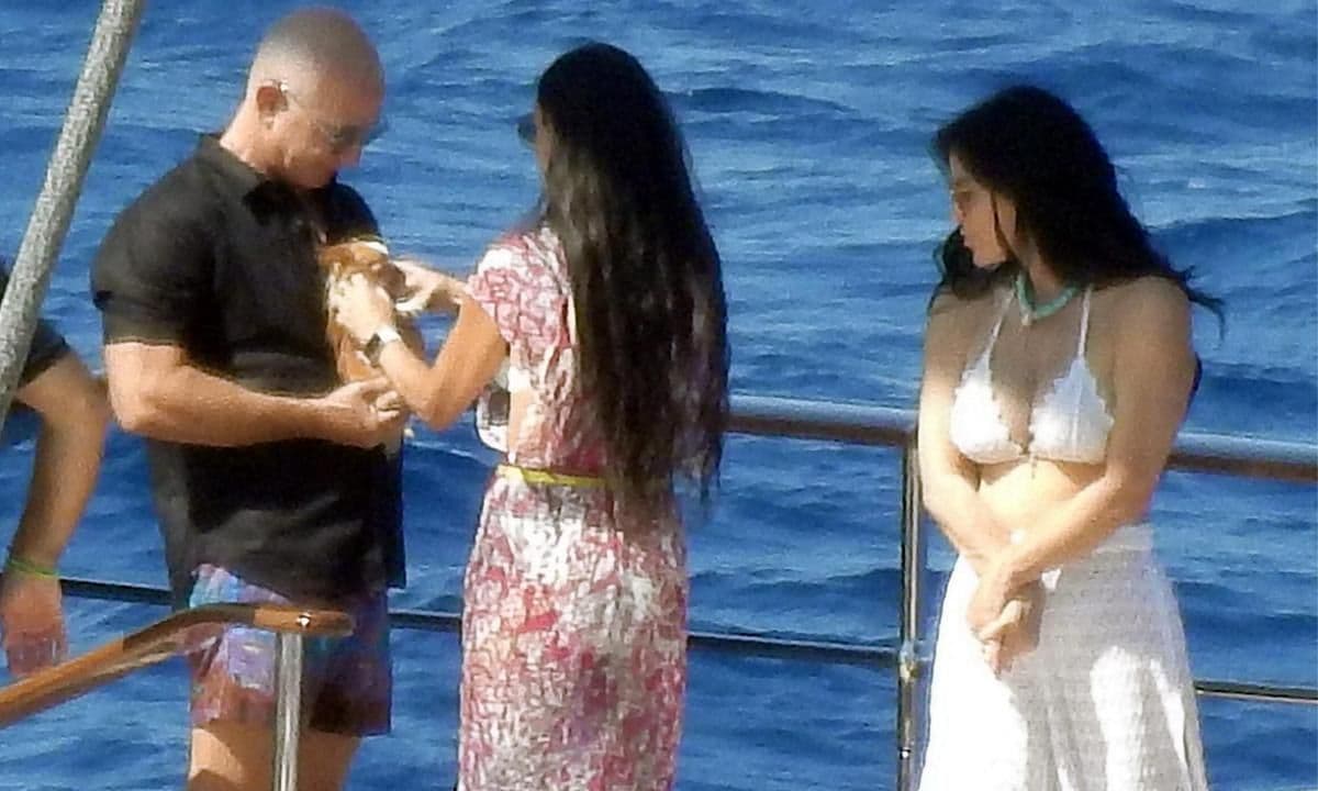 EXC Demi Moore, Jeff Bezos, Lauren Sanchez