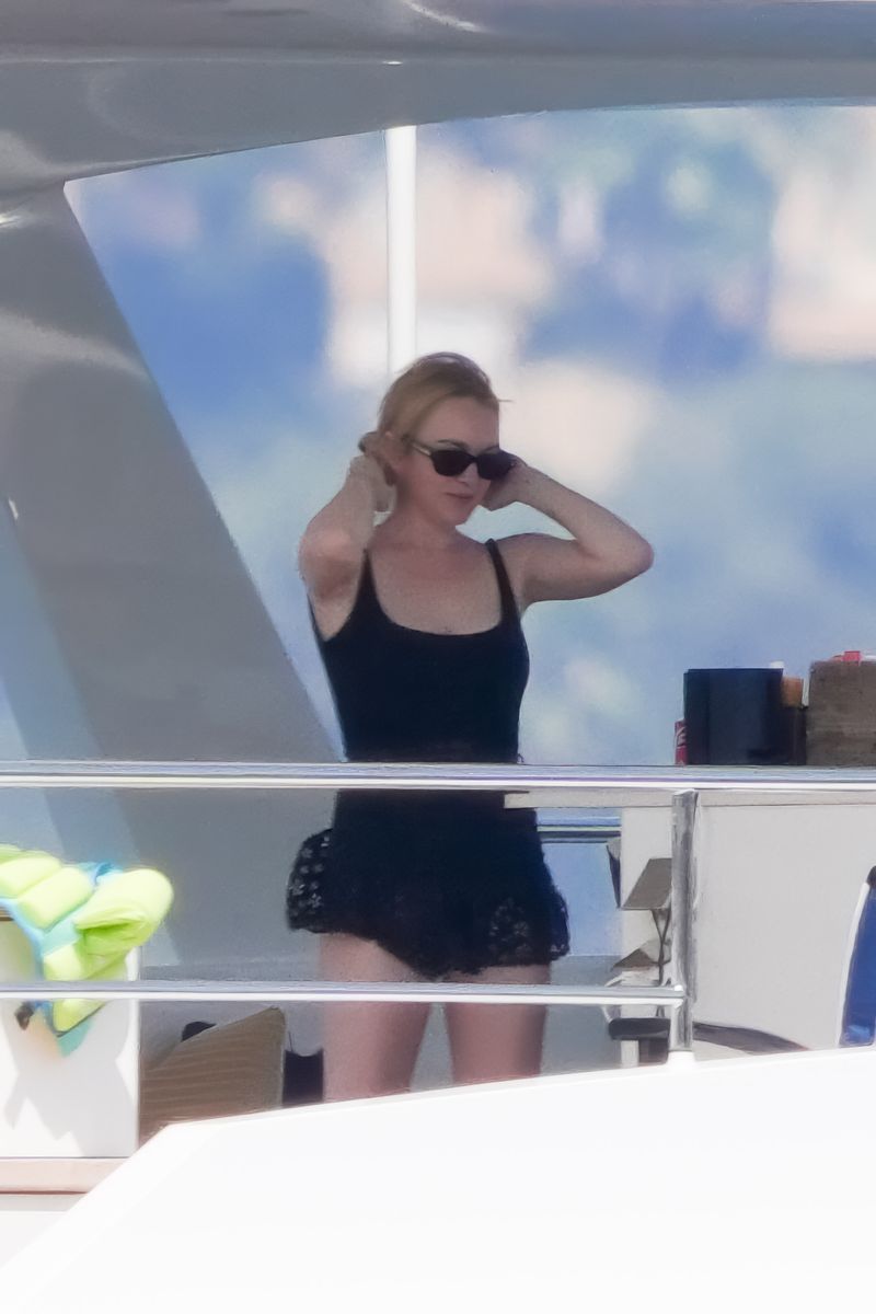 Photo © 2026 Eliot Press/The Grosby Group
EXCLUSIVE
Saint-Tropez, Date not provided. Lindsay L ohan was spotted enjoying a family getaway aboard a luxury yacht on the French Riviera with her husband and young son. The actress spent time swimming in the Mediterranean Sea, relaxing on deck and sharing family moments during the trip.***Lindsay Lohan fue vista disfrutando de una escapada familiar a bordo de un yate de lujo en la Riviera Francesa junto a su esposo y su hijo pequeño. La actriz pasó tiempo nadando en el mar Mediterráneo, descansando en la cubierta y compartiendo momentos en familia durante el viaje.