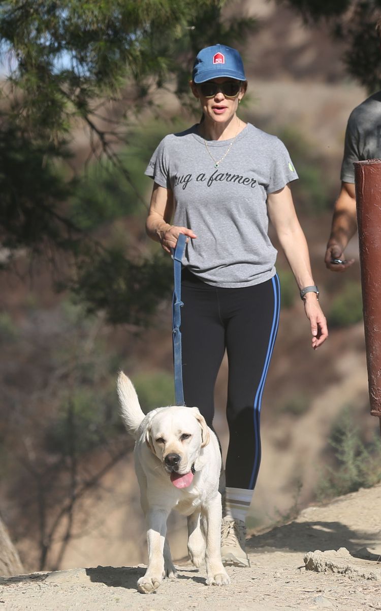 Garner wore black leggings with blue piping, a gray “Hug a Farmer” T-shirt