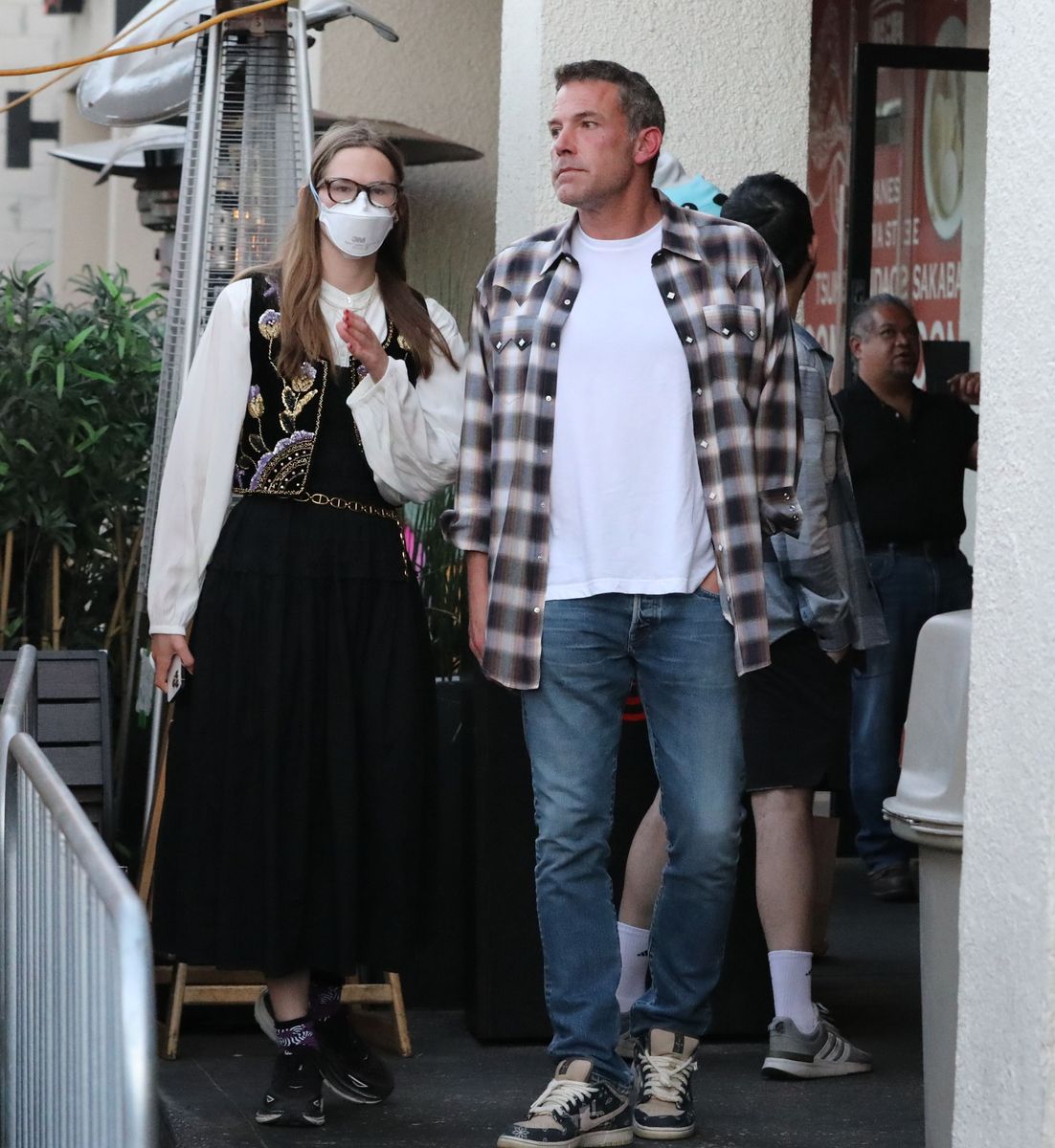 
Ben Affleck enjoys lunch with his daughter Violet in Los Angeles