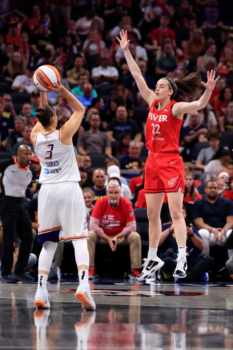  Diana Taurasi #3 of the Phoenix Mercury takes a shot over Caitlin Clark #22 of the Indiana Fever at Gainbridge Fieldhouse on August 16, 2024 in Indianapolis, Indiana. 