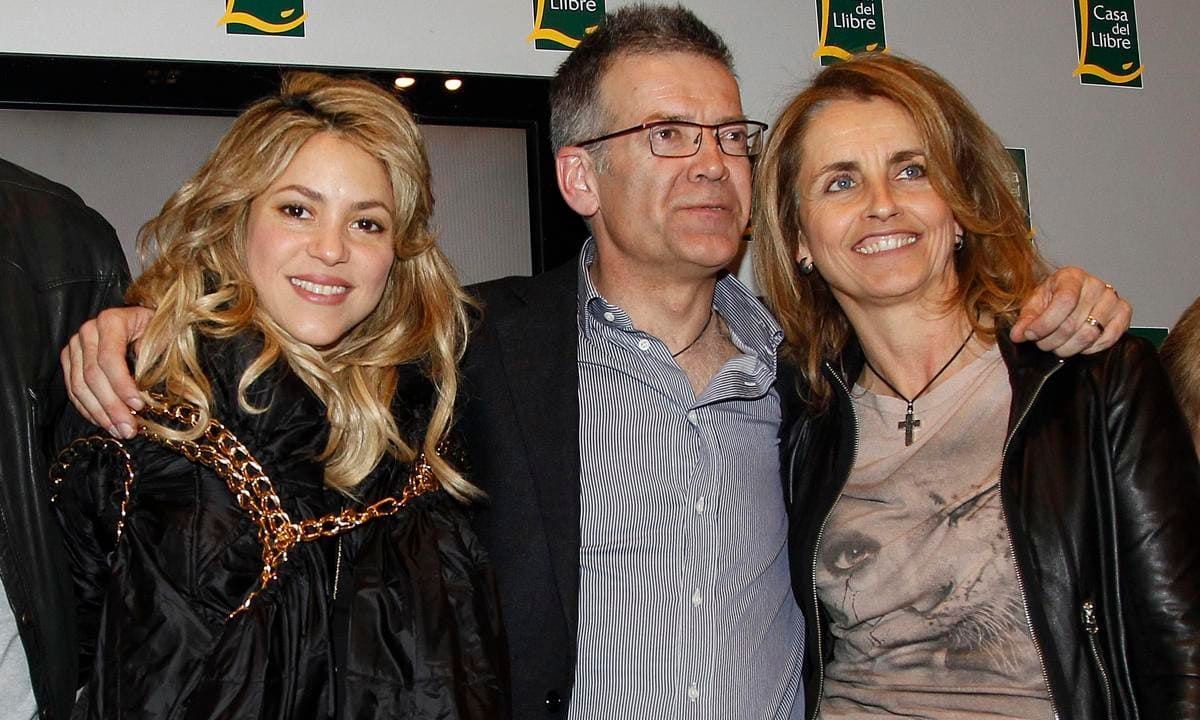 Shakira y los padres de Gerard Piqué, Joan Piqué y Montserrat Bernabeu