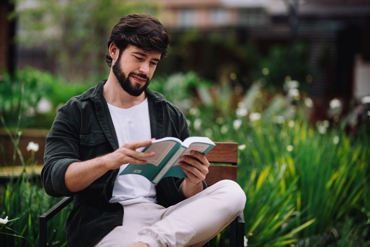 Not all men with a tote bag are trying to win you over with feminist poetry, but some definitely are. 