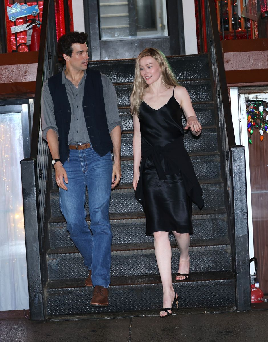 Paul Kelly and Sarah Pidgeon as JFK Jr and Carolyn Bessette are seen on the set of Ryan Murphy's "American Love Story" 