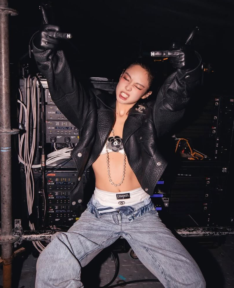 Blackpink's Jennie turns heads in denim micro shorts and leather