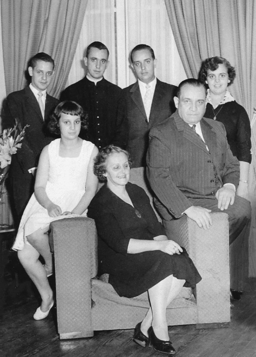 Jorge Bergoglio with his family.