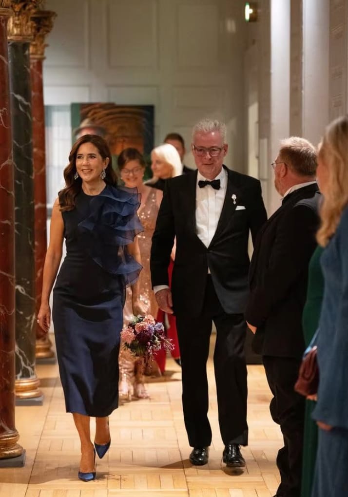 Queen Mary’s appearance proves once again that she understands the power of fashion, not just as decoration, but as a statement.